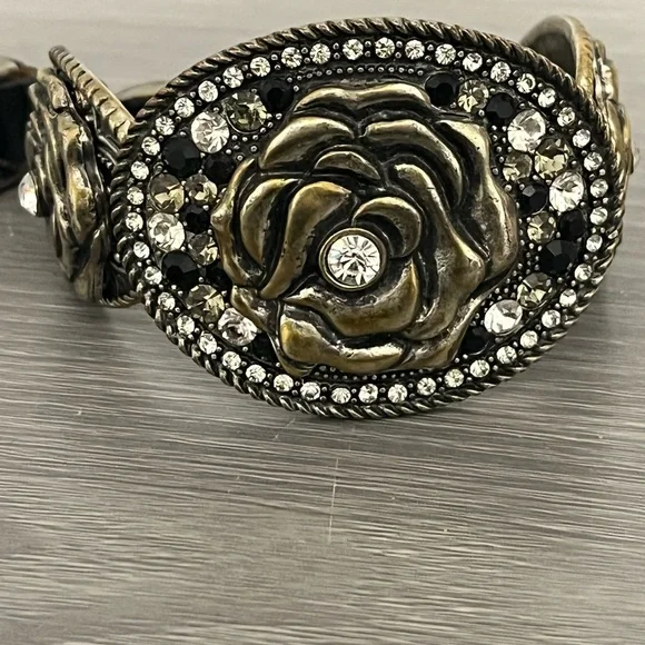 Leather and Bronze Buckle Bracelet with Flowers, Black and White Gemstones - Picture 6 of 10